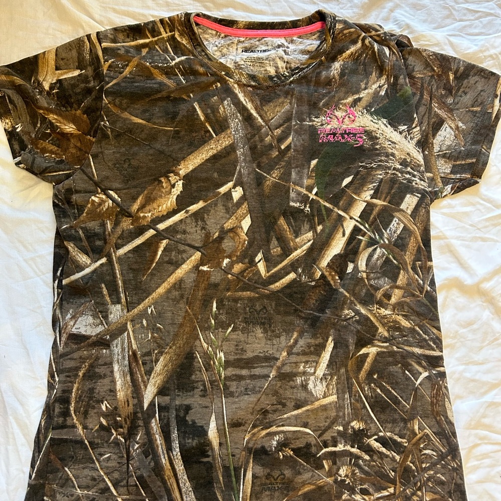 Realtree women’s camo t shirt y2k vintage